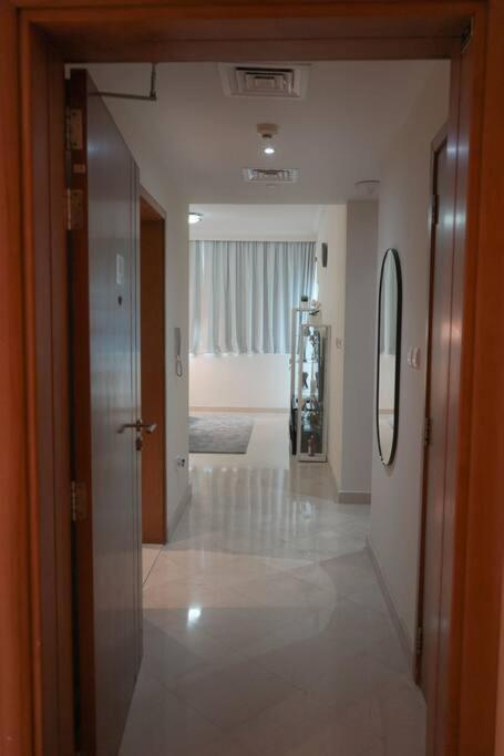 Step Into Serenity - Discover Modern Living In 1Br Apartment With Panoramic Views In Dubai Marina Near Jbr Walk, Beach And Bla Bla Club ภายนอก รูปภาพ