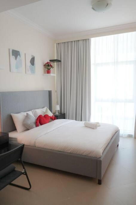 Step Into Serenity - Discover Modern Living In 1Br Apartment With Panoramic Views In Dubai Marina Near Jbr Walk, Beach And Bla Bla Club ภายนอก รูปภาพ