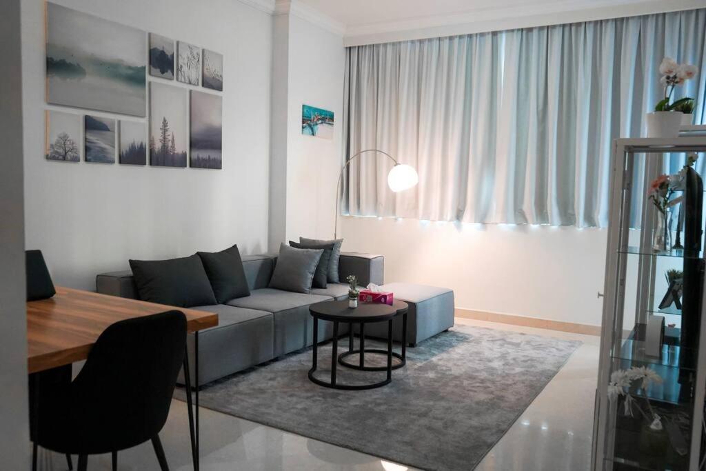 Step Into Serenity - Discover Modern Living In 1Br Apartment With Panoramic Views In Dubai Marina Near Jbr Walk, Beach And Bla Bla Club ภายนอก รูปภาพ