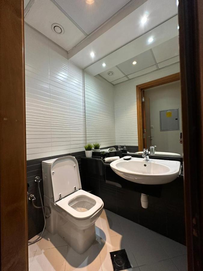 Step Into Serenity - Discover Modern Living In 1Br Apartment With Panoramic Views In Dubai Marina Near Jbr Walk, Beach And Bla Bla Club ภายนอก รูปภาพ